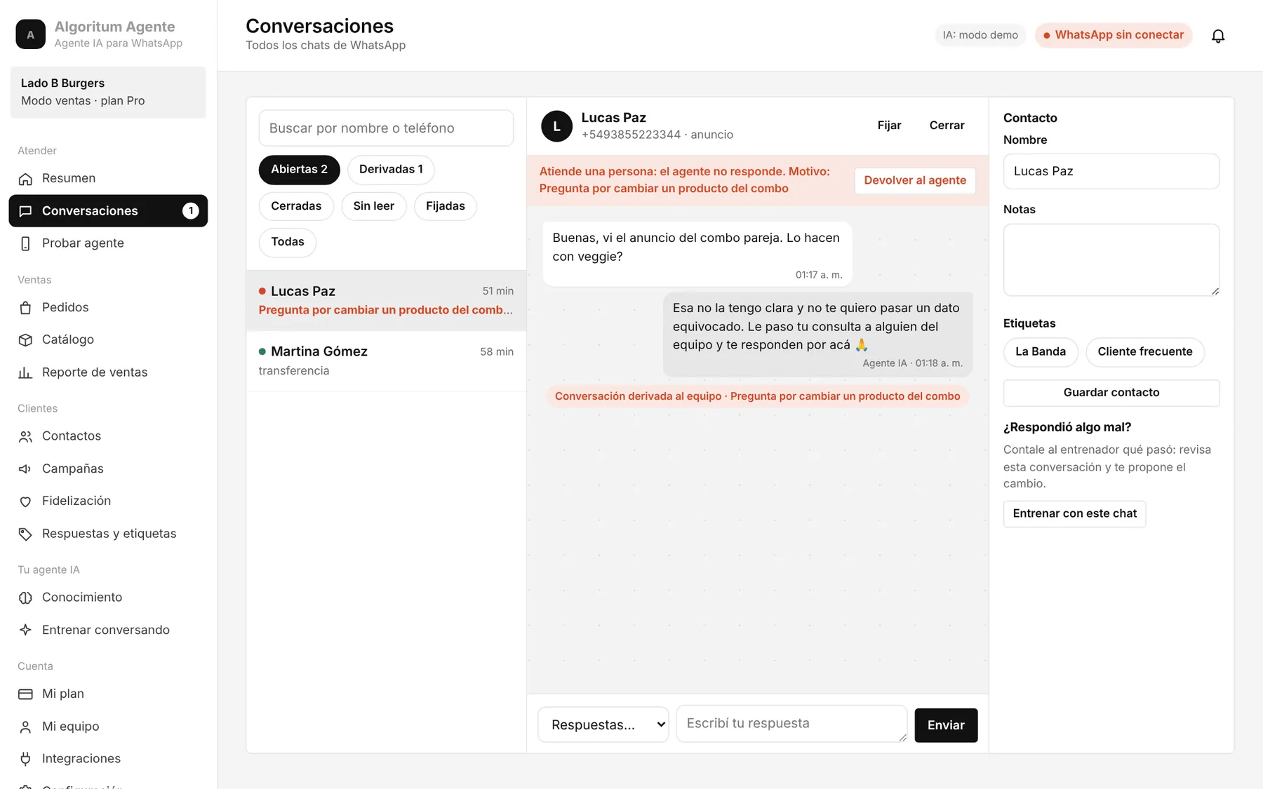 Bandeja de conversaciones con un chat derivado a una persona y el motivo.